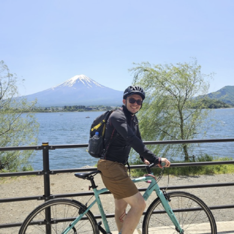 Claudiu biciclind prin Japonia